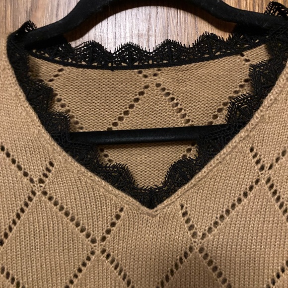 👚(bundle 4 items w/👚for $16) Beautiful tan colored knit sweater - Picture 2 of 7